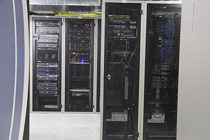 dedicated hosting servers in cages